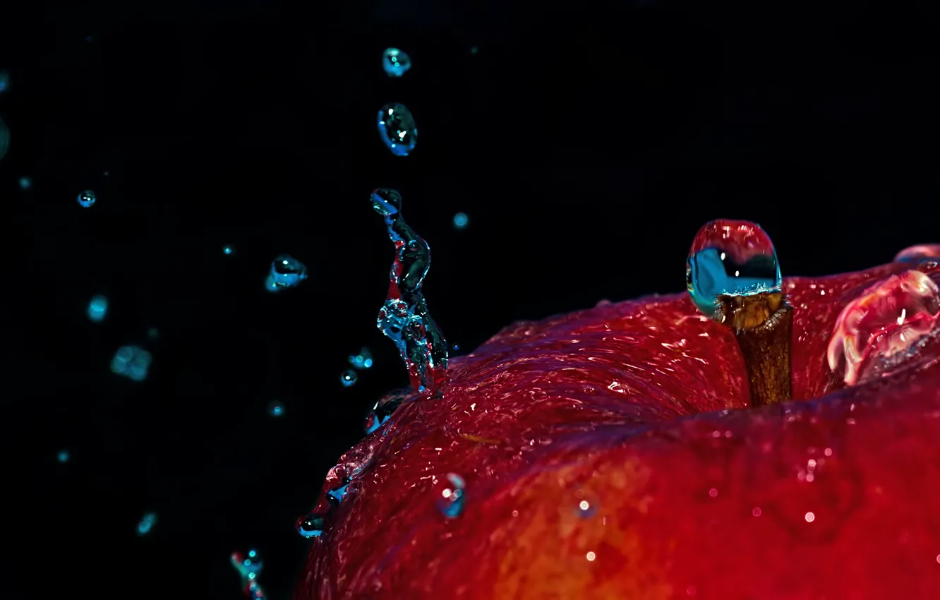 Фото обои вода, капли, макро, яблоко, всплеск