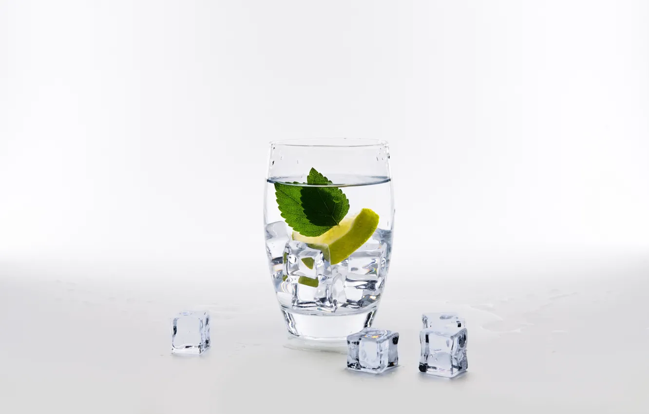 Фото обои вода, стакан, лимон, лёд, мята