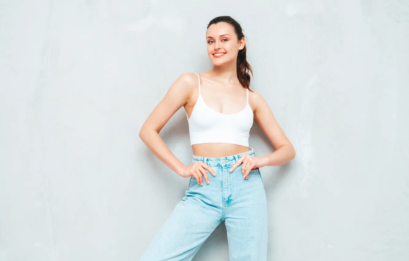 Фото обои girl, pretty, jeans, brunette, cute, tank top