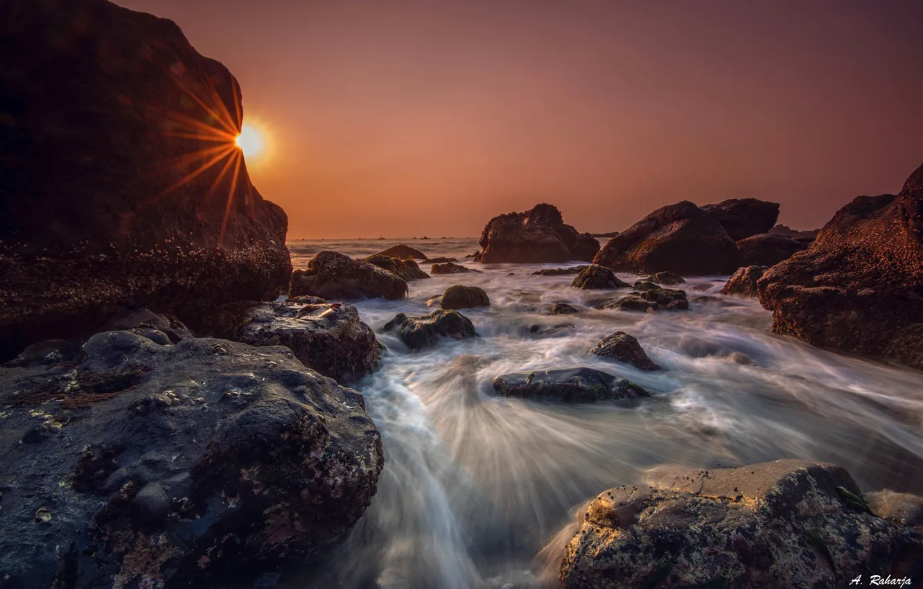 Фото обои море, небо, закат, природа, камни, Индонезия, Anton Raharja