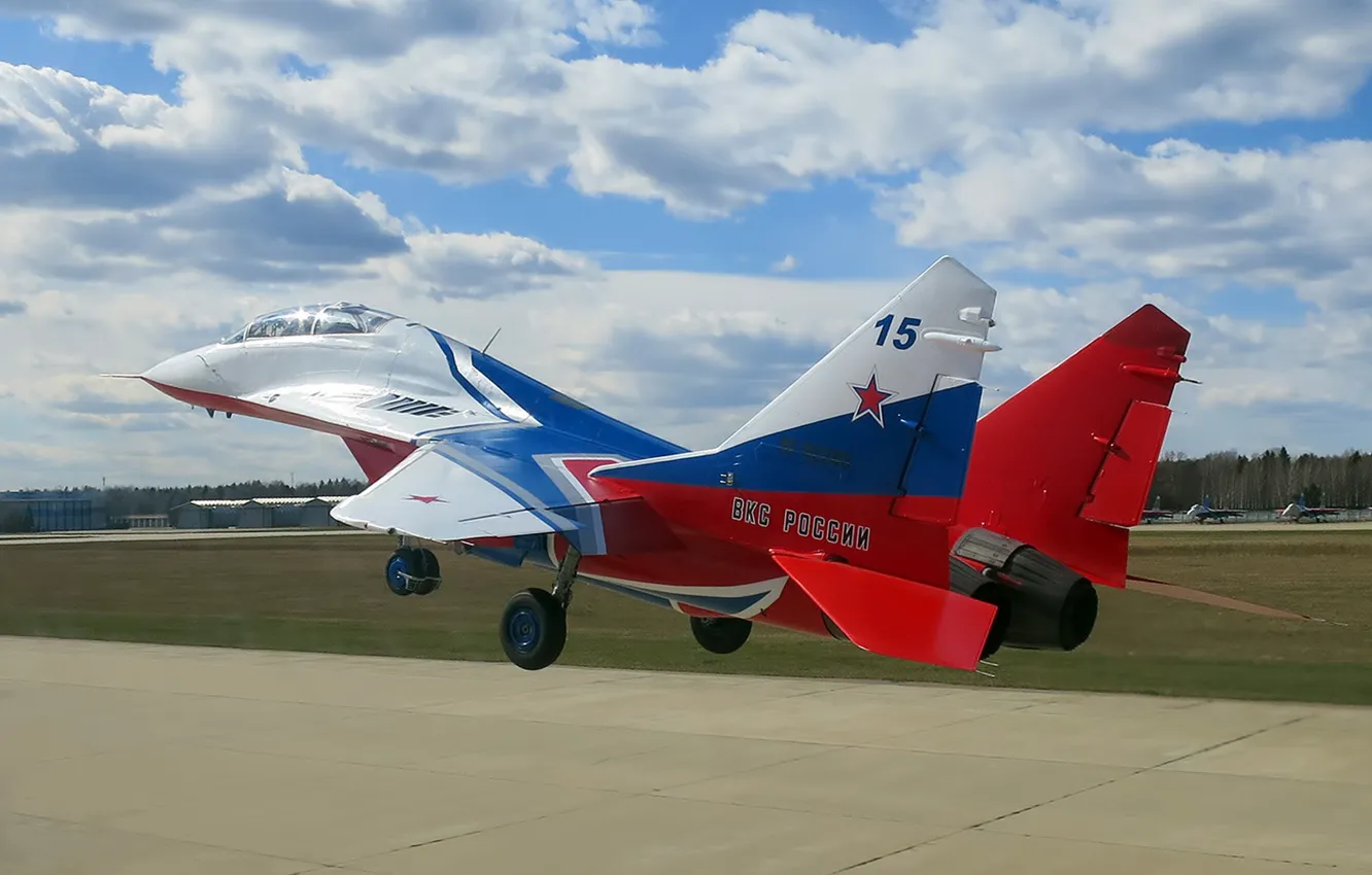 Фото обои Стрижи, многоцелевой истребитель четвёртого поколения, Fulcrum, ОКБ МиГ, Пилотажная группа, двухместный учебно-боевой истребитель, МиГ-29УБ