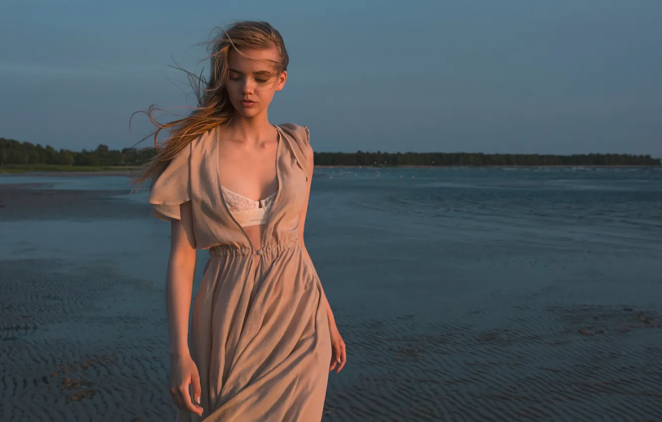 Фото обои вода, девушка, поза, ветер, волосы, платье, Вячеслав Щербаков
