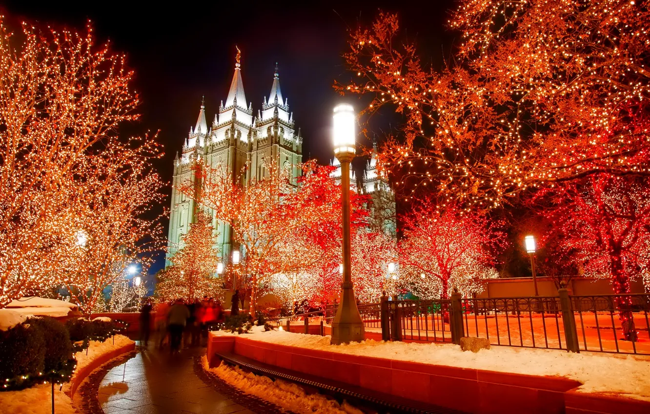Фото обои зима, снег, деревья, ночь, огни, праздник, башня