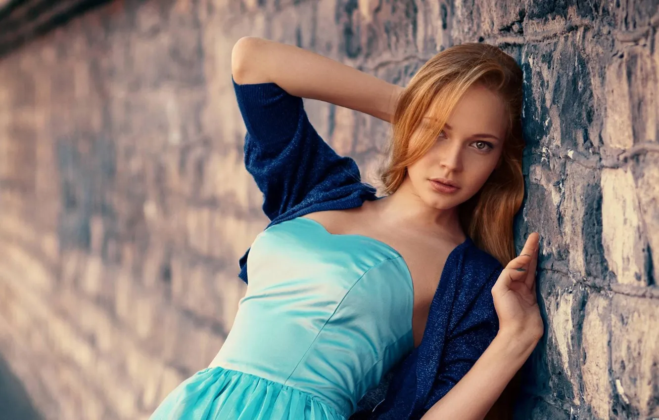 Фото обои wall, dress, model, blonde, pose