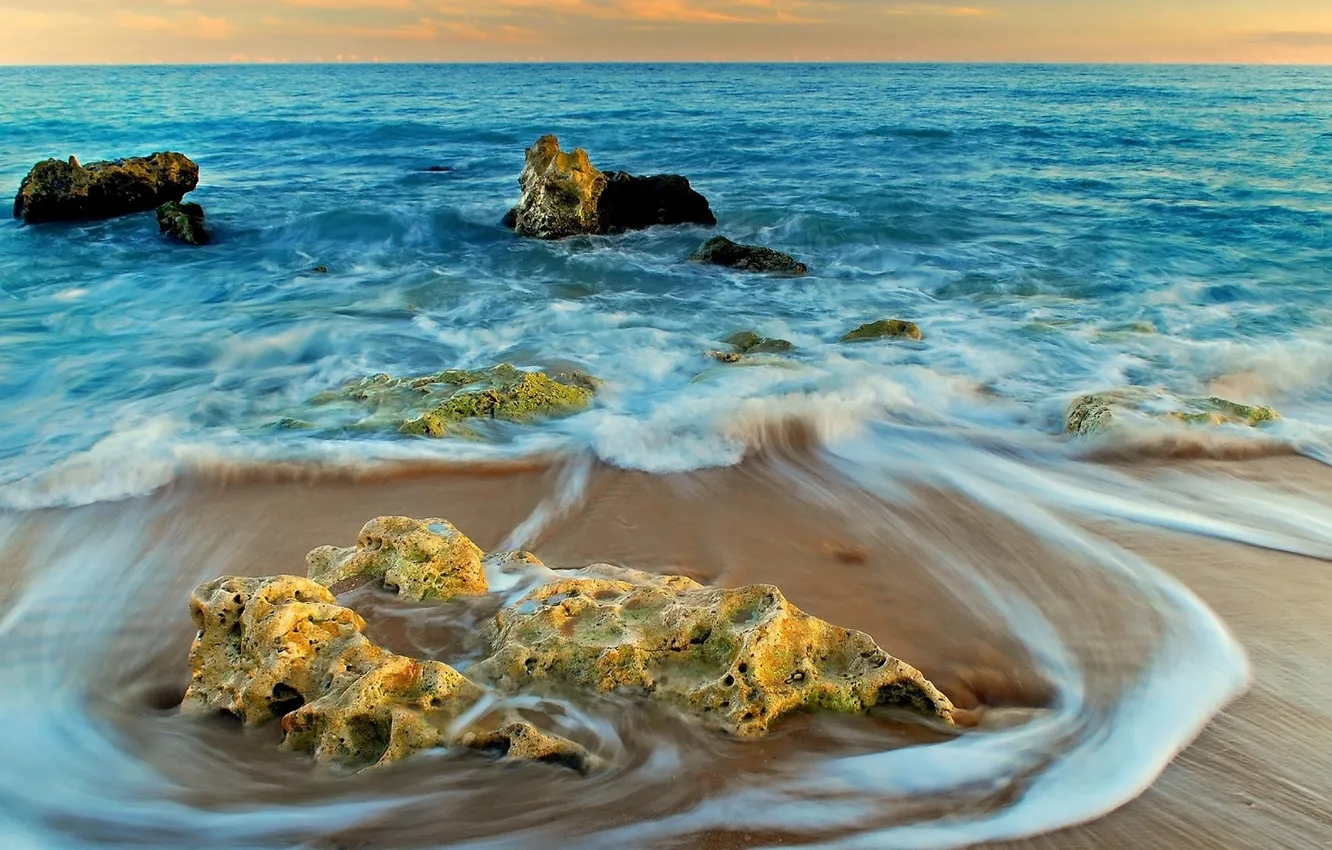 Фото обои песок, море, волны, камни, фото