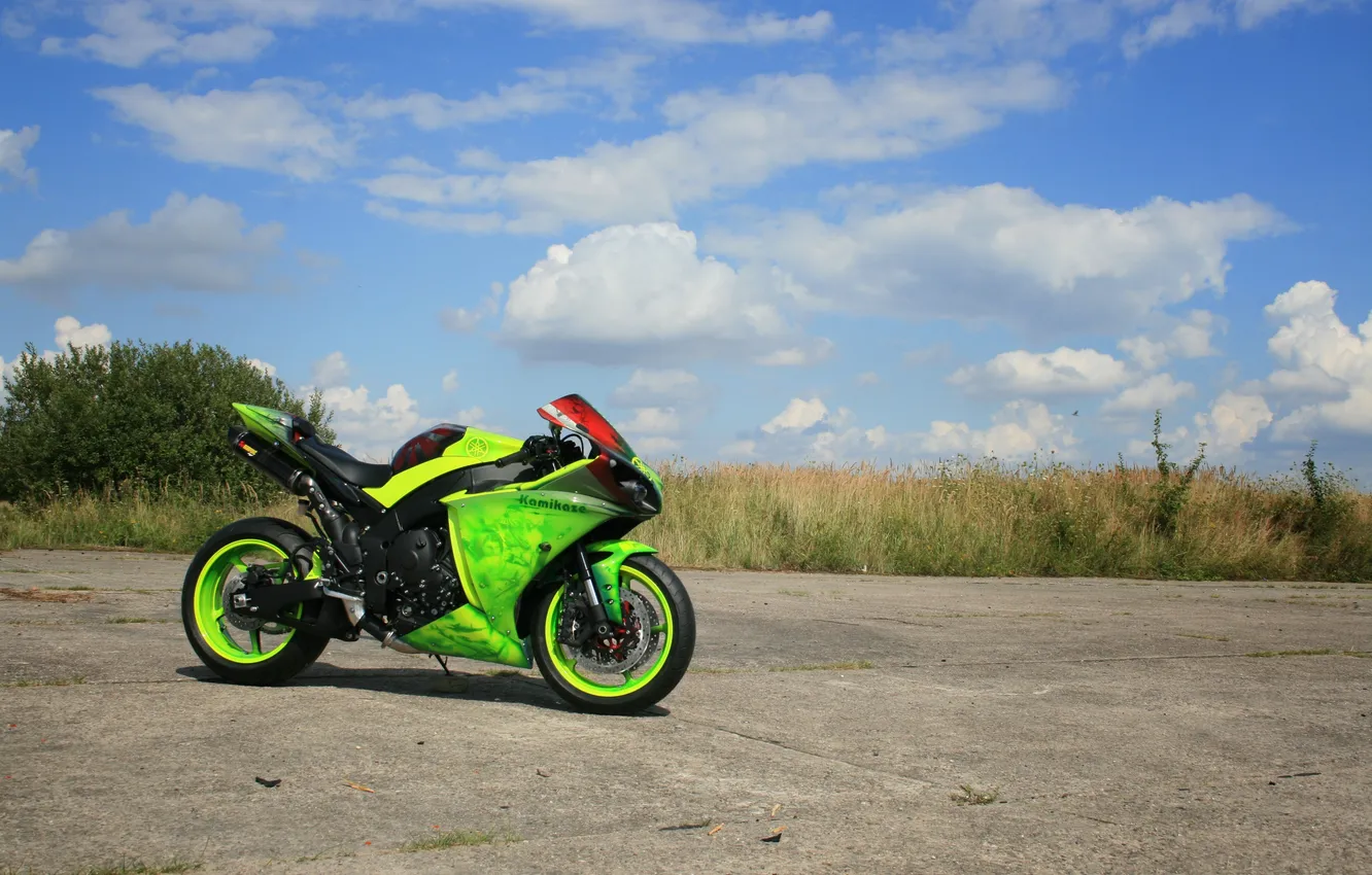 Фото обои небо, облака, green, тень, мотоцикл, yamaha, bike, ямаха
