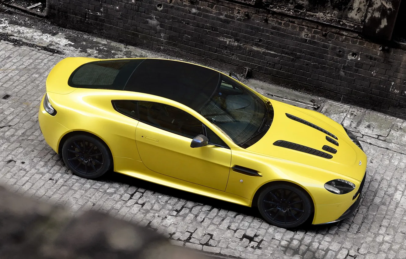 Фото обои car, Aston Martin, yellow, V12 Vantage S, суперкар. астон мартин