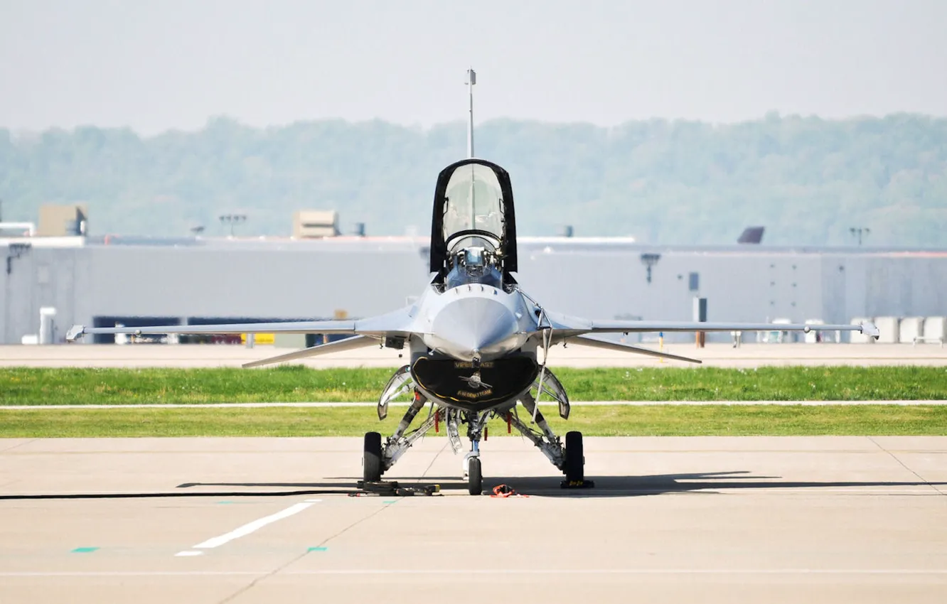 Фото обои Истребитель, самолёт, аэродром, f-16, Ф-16, fighting falcon