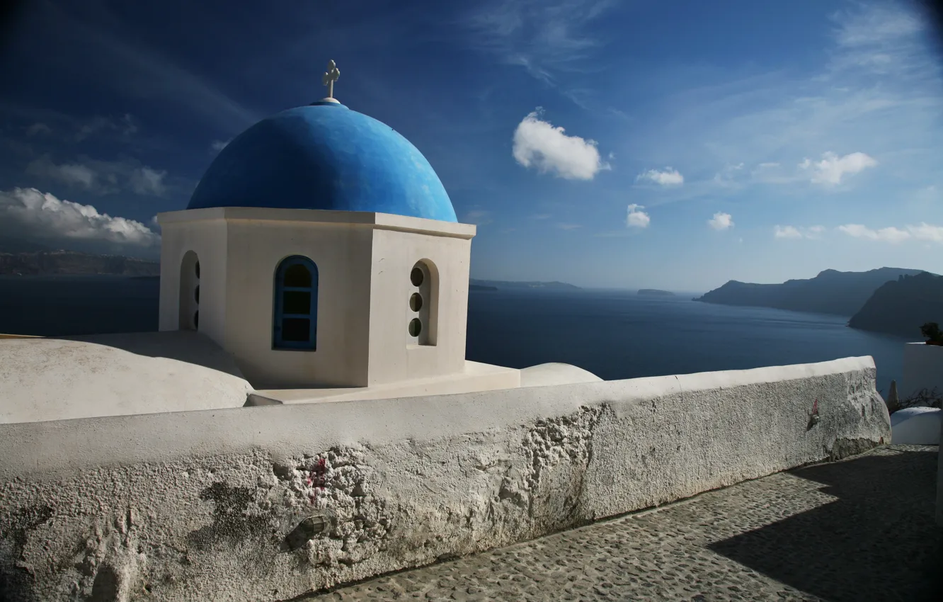 Фото обои море, небо, облака, горы, Санторини, церковь, купол, греция
