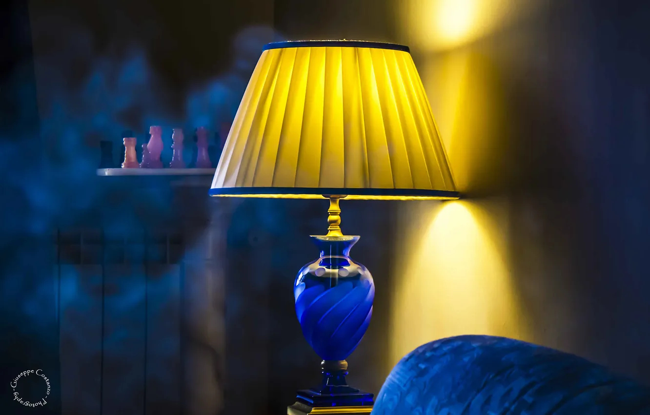Фото обои свет, комната, шахматы, настольная лампа