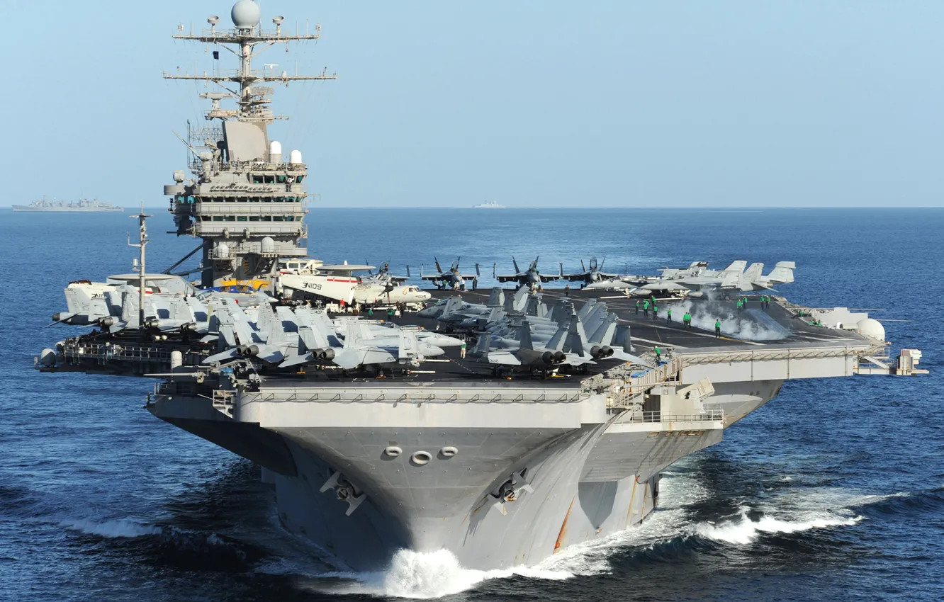 Фото обои океан, истребители, авианосец, Многоцелевой, с ядерной энергоустановкой, USS Abraham Lincoln, пятый корабль типа «Нимиц», номер …