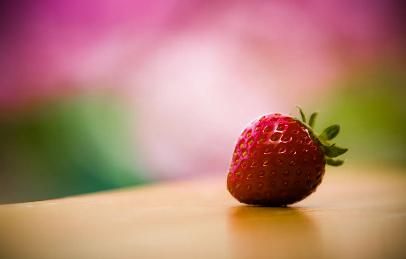 Фото обои стол, клубника, ягода