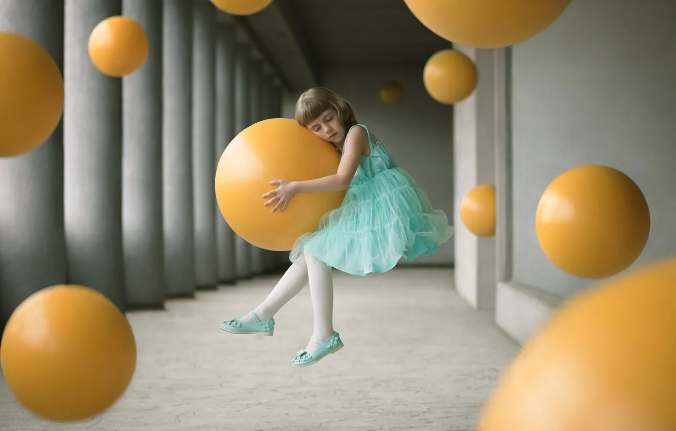 Фото обои шары, платье, девочка, левитация