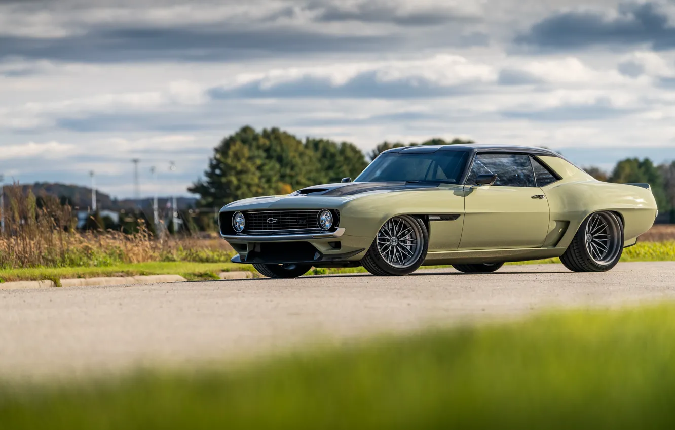 Фото обои Дорога, Трава, Деревья, Chevrolet, 1969, Camaro, Диски, Chevrolet Camaro