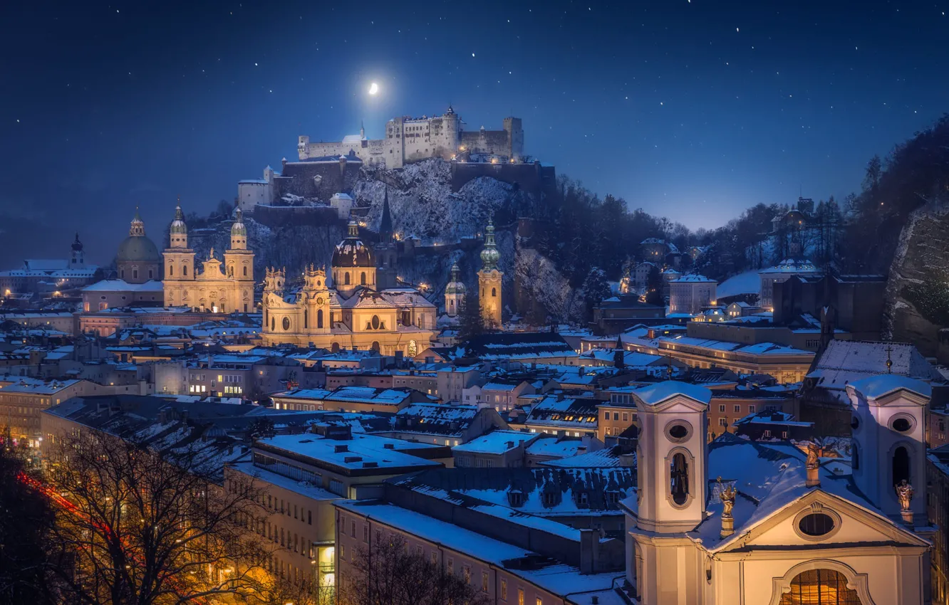 Фото обои пейзаж, ночь, город, здания, гора, дома, Австрия, церковь