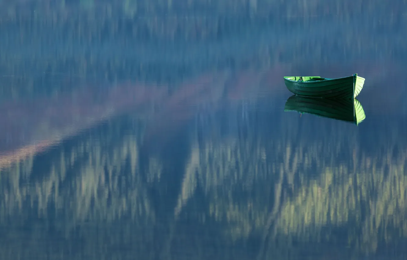 Фото обои туман, озеро, отражение, лодка