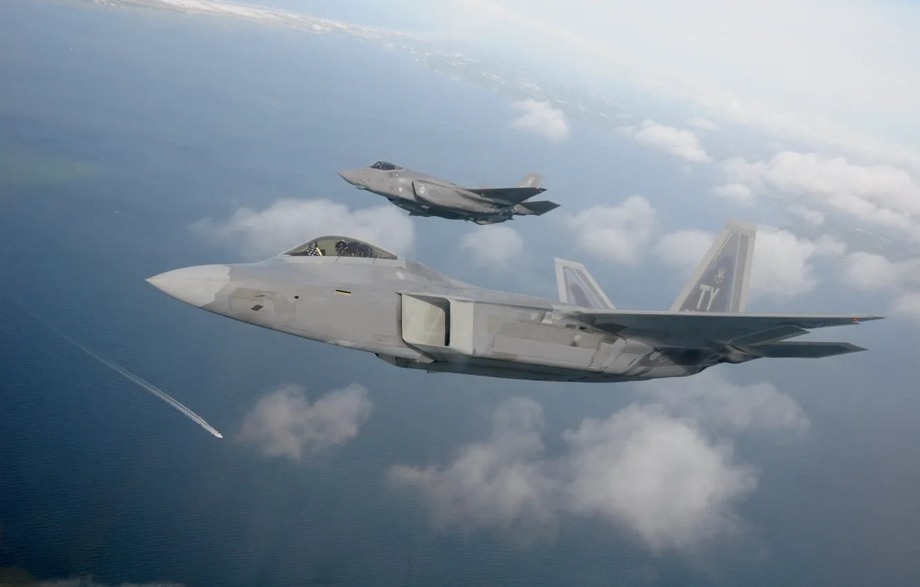 Фото обои ВВС США, истребитель-бомбардировщик, Lockheed Martin F-35 Lightning II, многоцелевой истребитель пятого поколения, Lockheed/Boeing F-22 Raptor