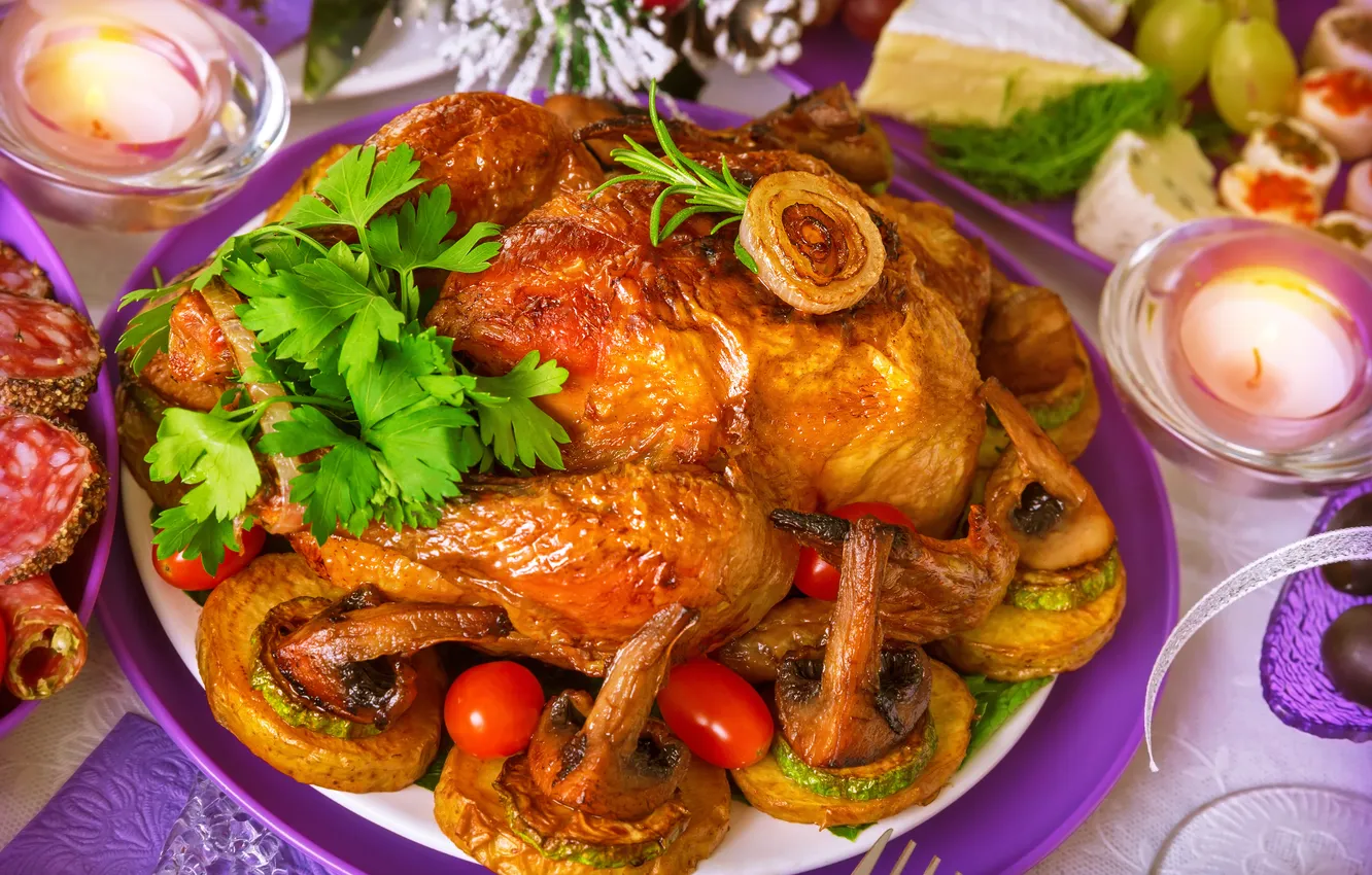 Фото обои праздник, грибы, курица, свечи, петрушка, жареная, гарнир, жареная курица