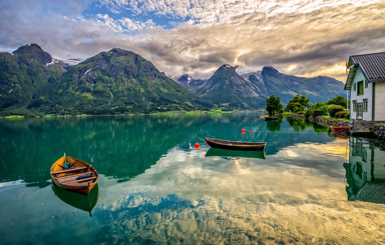 Фото обои горы, озеро, лодки, Норвегия, Norway, Oppstrynsvatn Lake, Hjelledalen