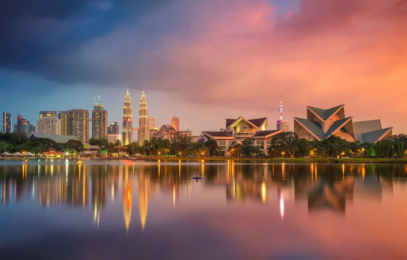 Фото обои отражение, башня, небоскреб, дома, панорама, Малайзия, Куала-Лумпур