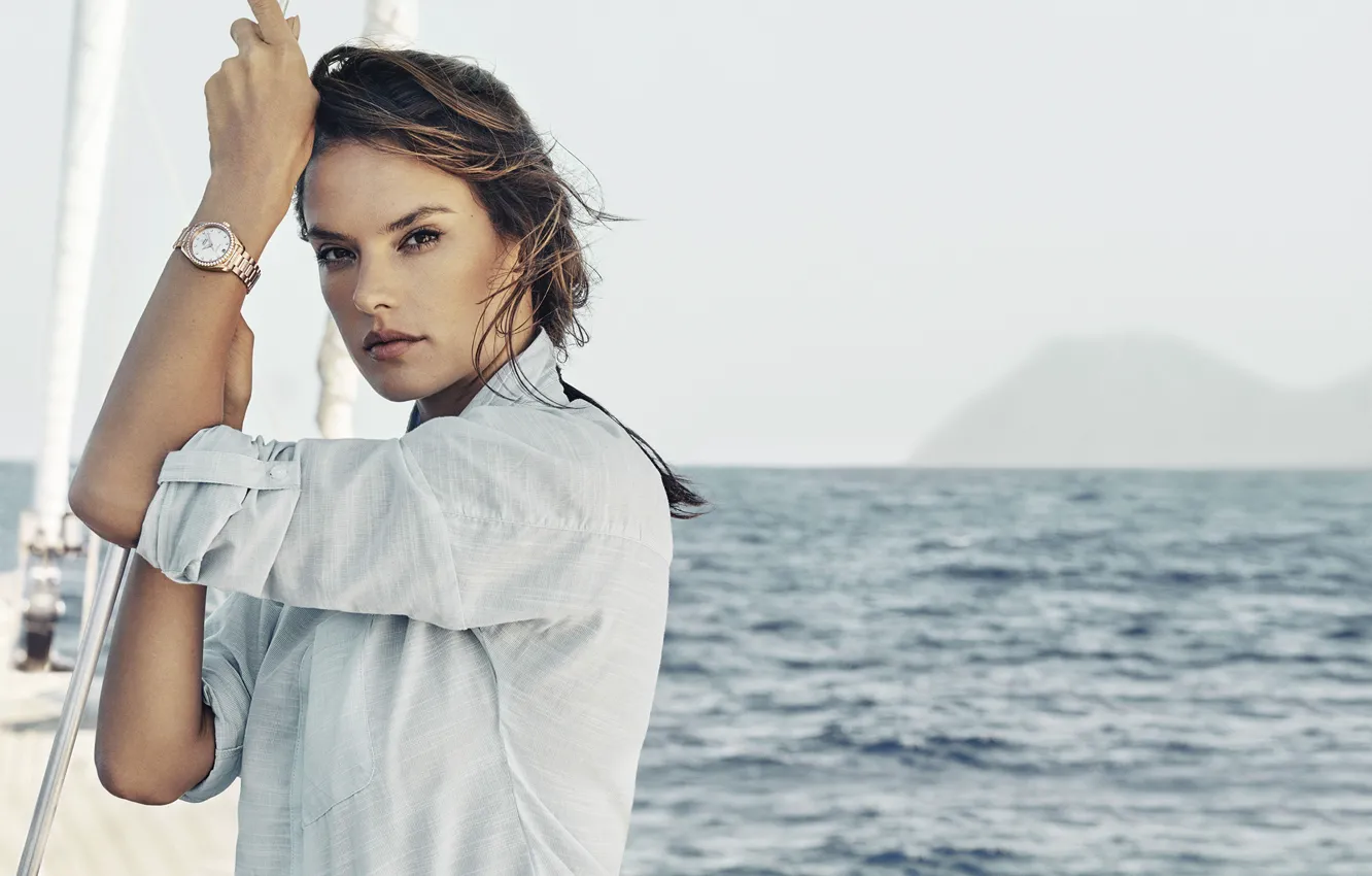 Фото обои море, взгляд, девушка, Alessandra Ambrosio