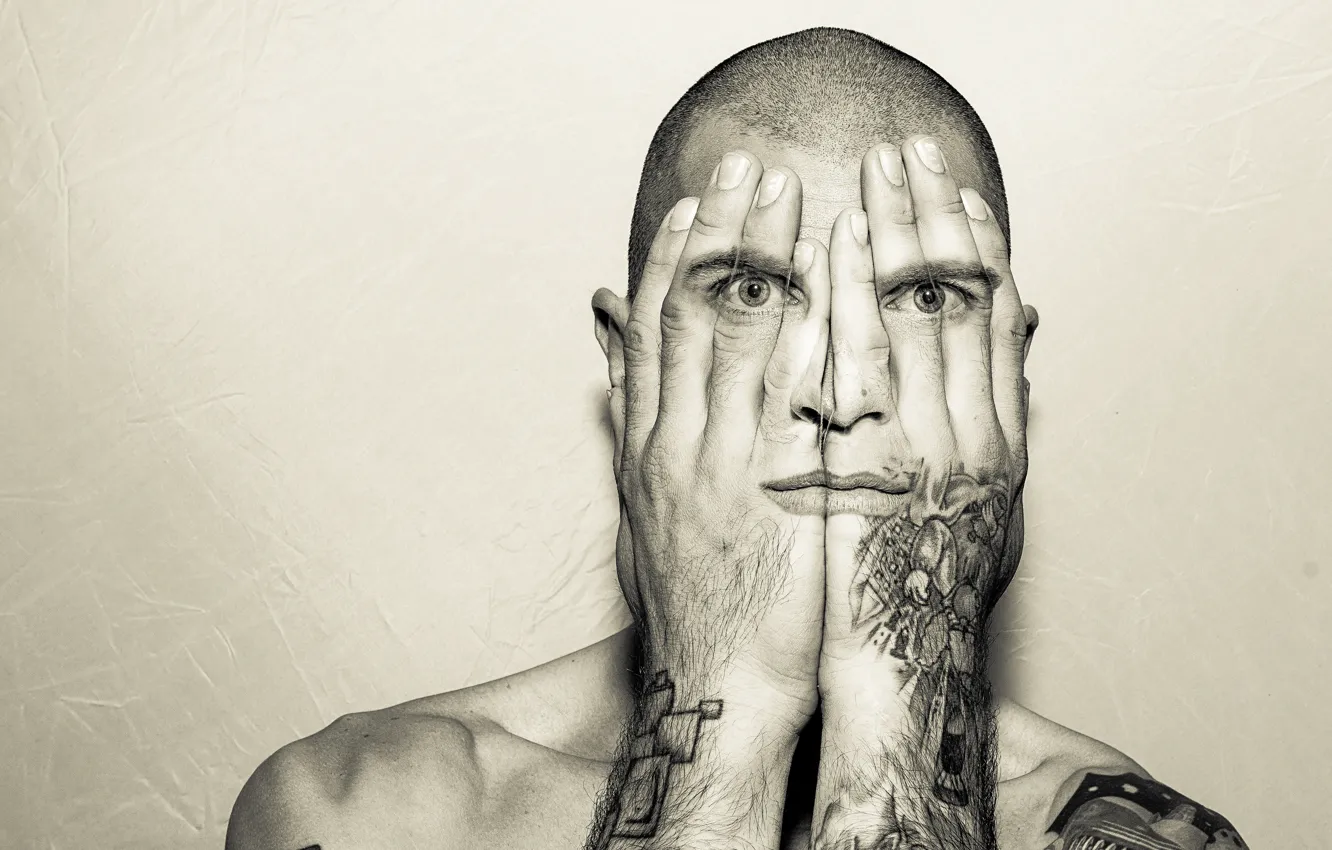 Фото обои глаза, рот, руки, татуировка, мужчина, eyes, man, tattoo