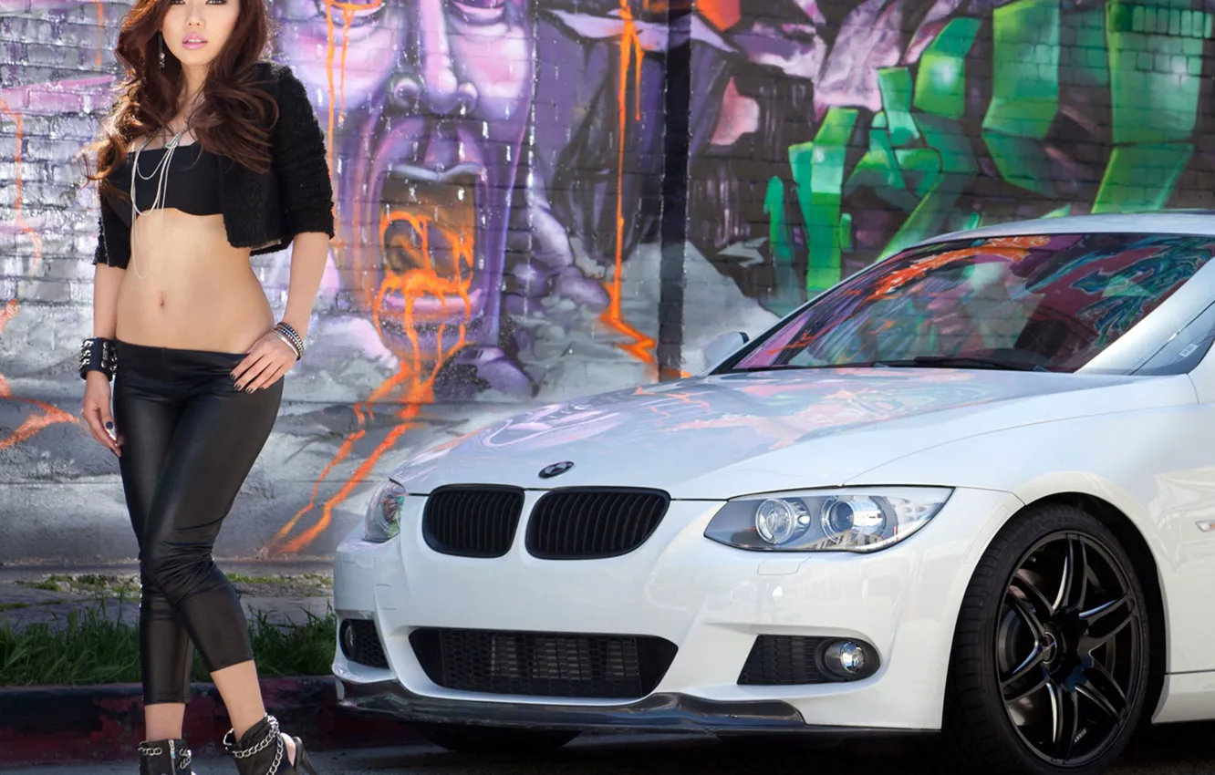 Фото обои девушка, граффити, Девушки, BMW, белый авто