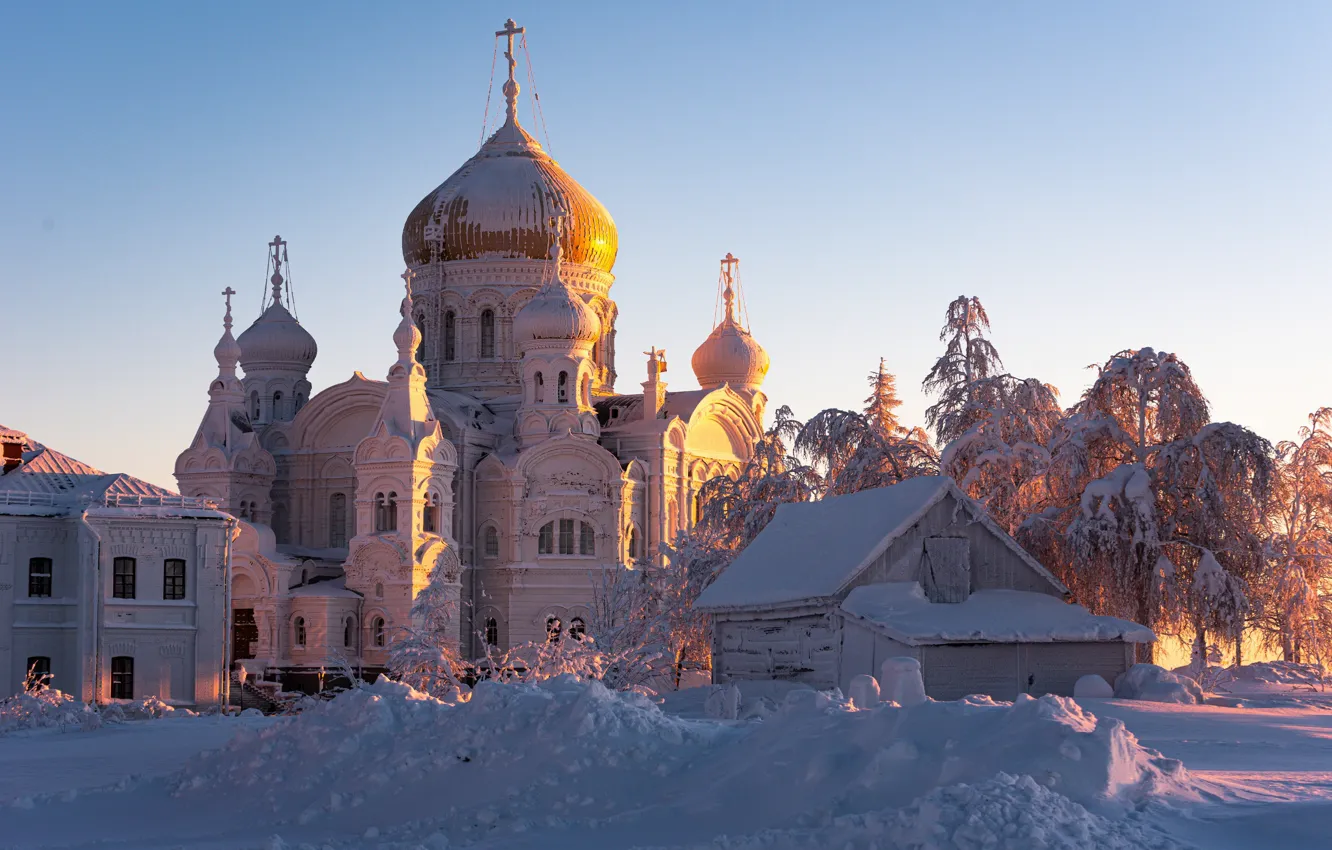 Фото обои зима, снег, пейзаж, природа, храм, монастырь, купола, Пермский край