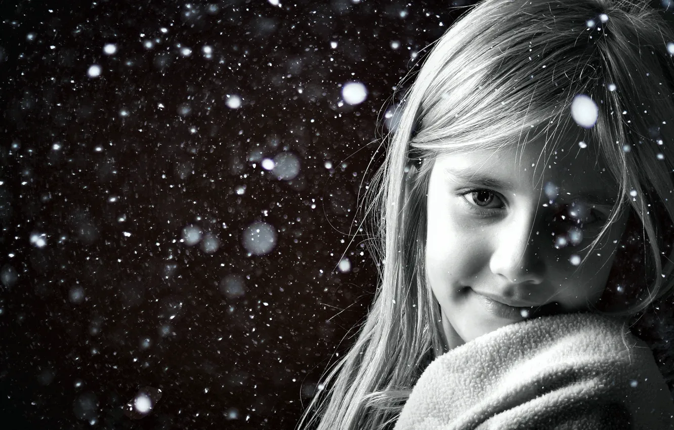 Фото обои снег, улыбка, Девочка, черно белая