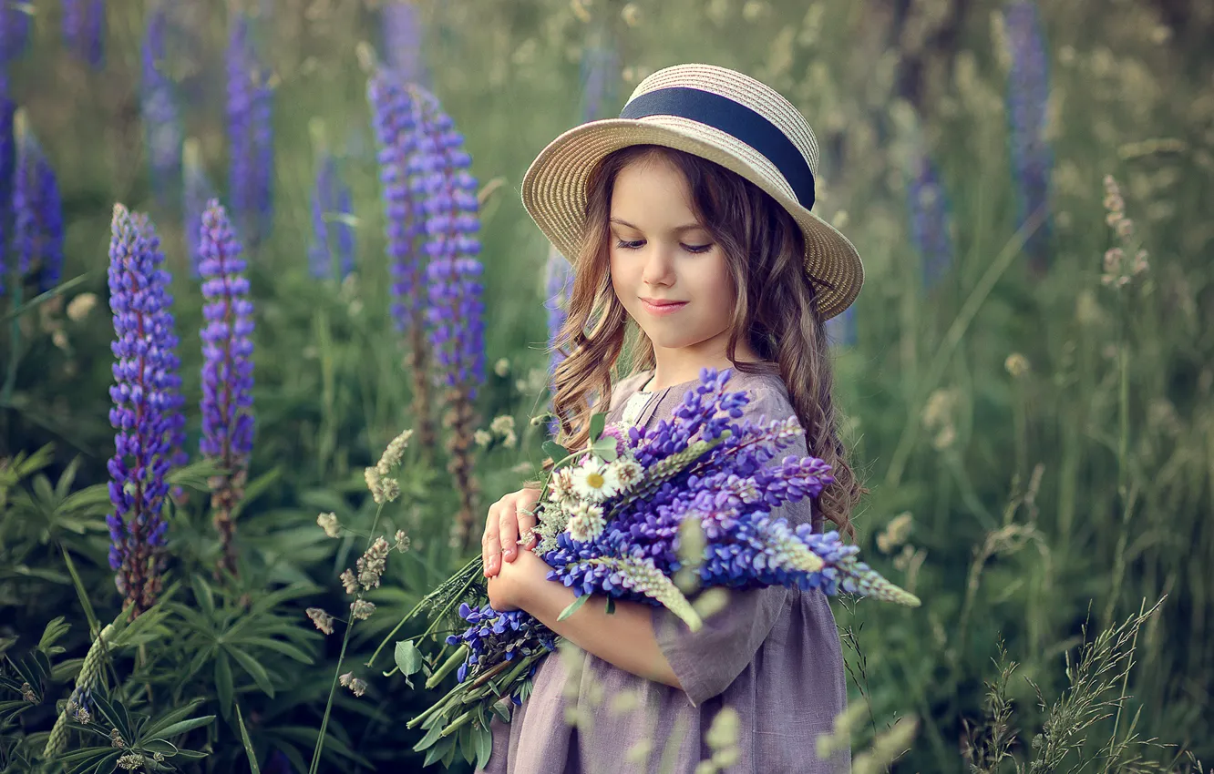 Фото обои поле, лето, цветы, природа, букет, платье, девочка, шляпка