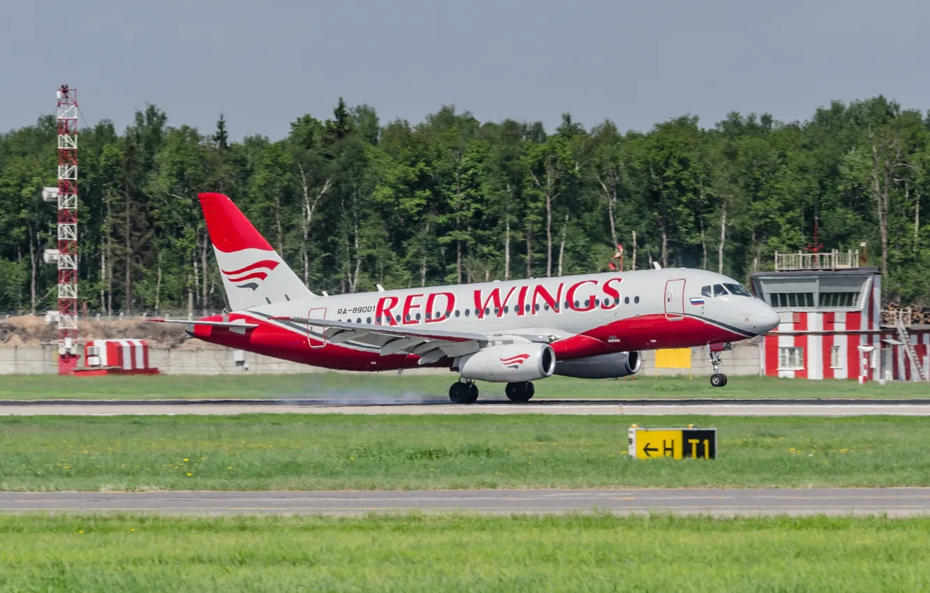 Фото обои аэропорт, самолёт, посадка, супер, пассажирский, Сухой, Red Wings, джет