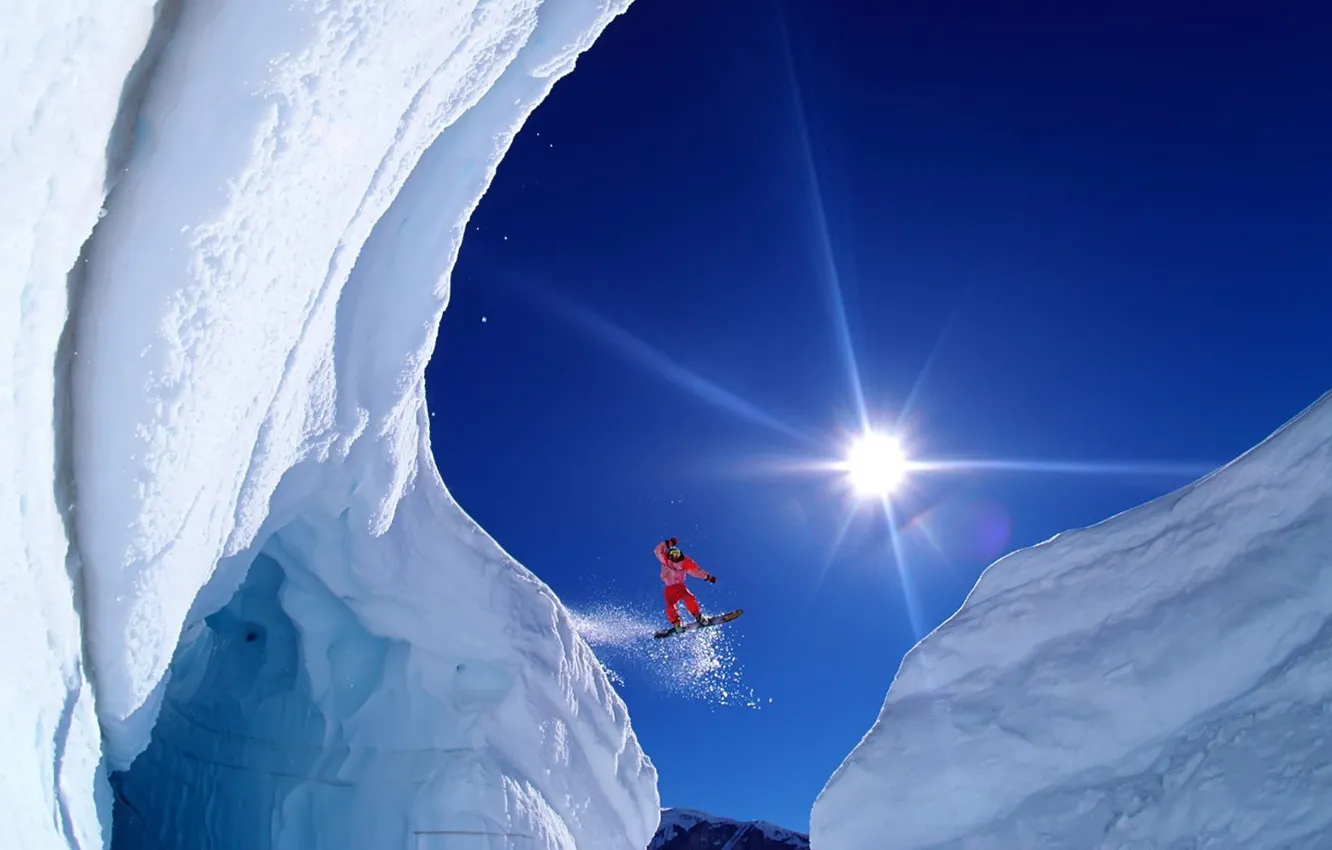 Фото обои солнце, снег, полет, горы, экстрим, сноубордист