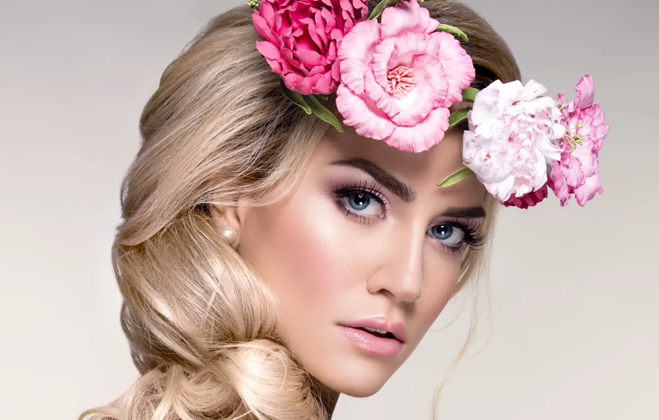 Фото обои взгляд, девушка, цветы, макияж, блондинка, венок, Demidenko