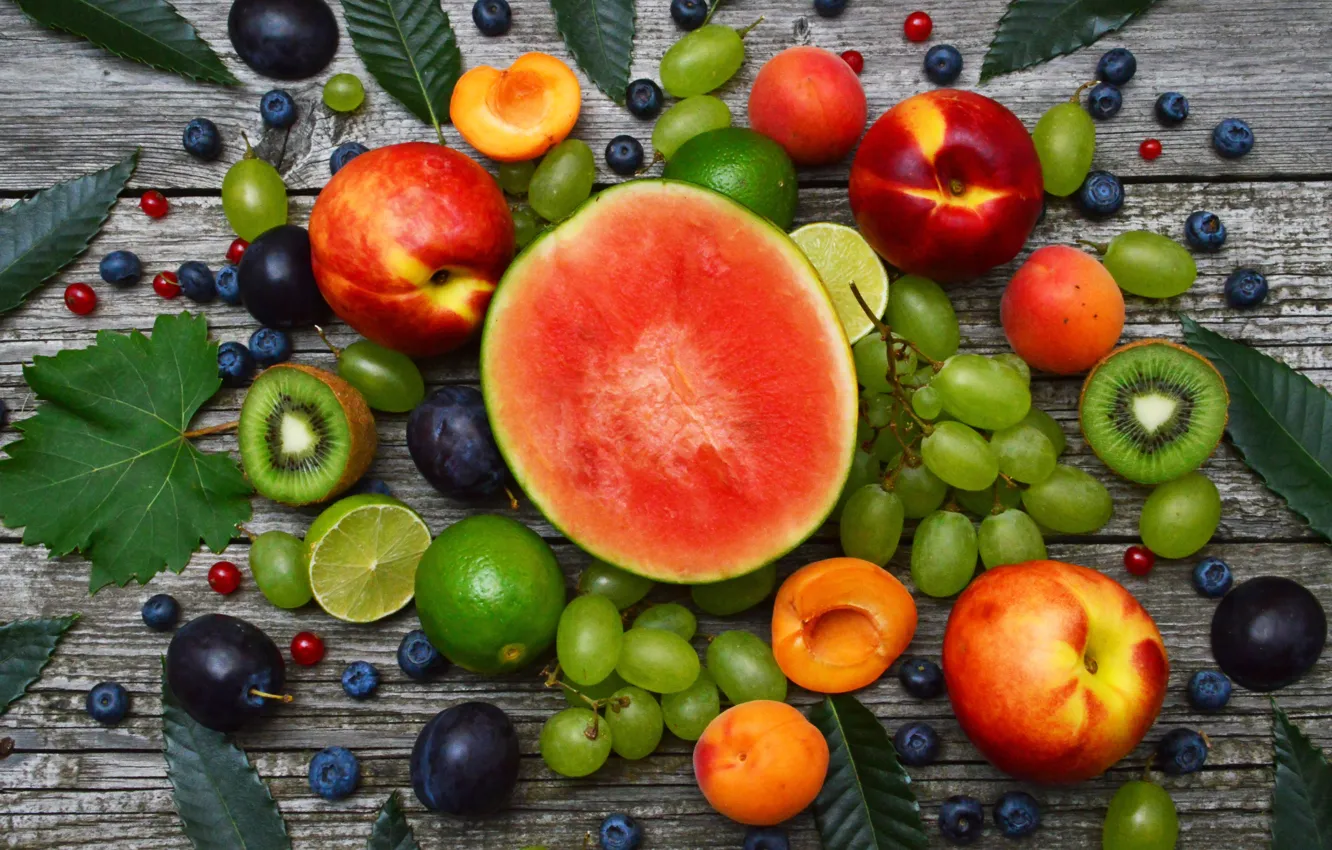 Фото обои ягоды, виноград, фрукты, персик, wood, абрикосы