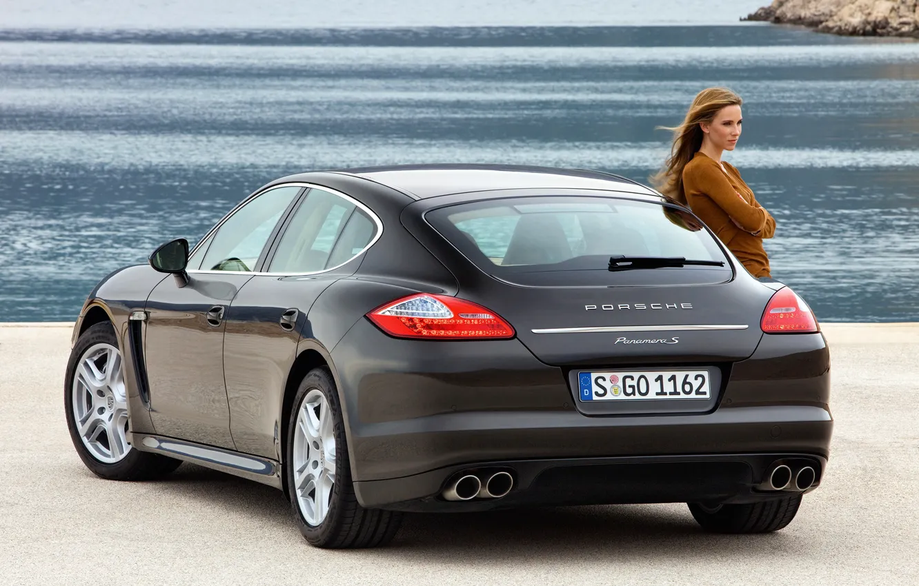 Фото обои море, авто, взгляд, девушка, фары, Porsche, 970, Panamera S