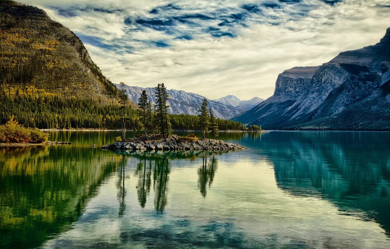 Фото обои осень, деревья, пейзаж, горы, озеро, остров, Канада, Альберта