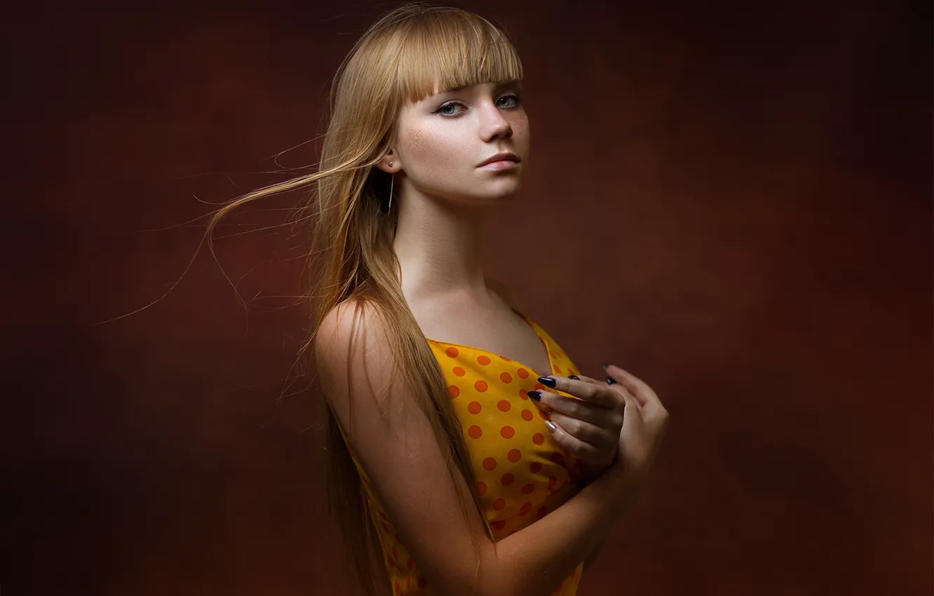 Фото обои взгляд, девушка, фон, портрет, руки, длинные волосы, маникюр, Алексей Лозгачёв