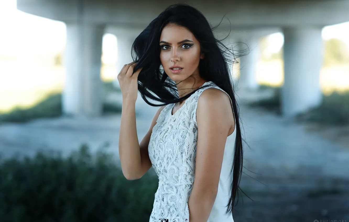 Фото обои белый, девушка, модель, портрет, платье, брюнетка, beauty, длинноволосая