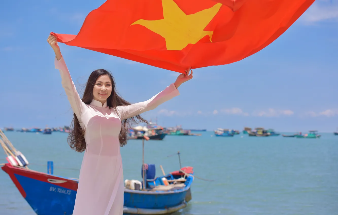 Фото обои девушка, лицо, улыбка, платье, флаг, Вьетнам