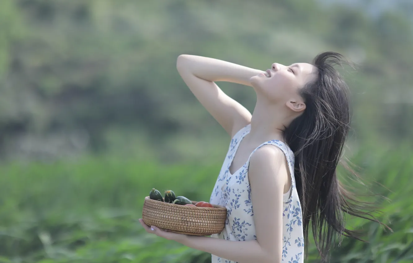 Фото обои woman, beautiful, model, pretty, hair, asian, pose, wind