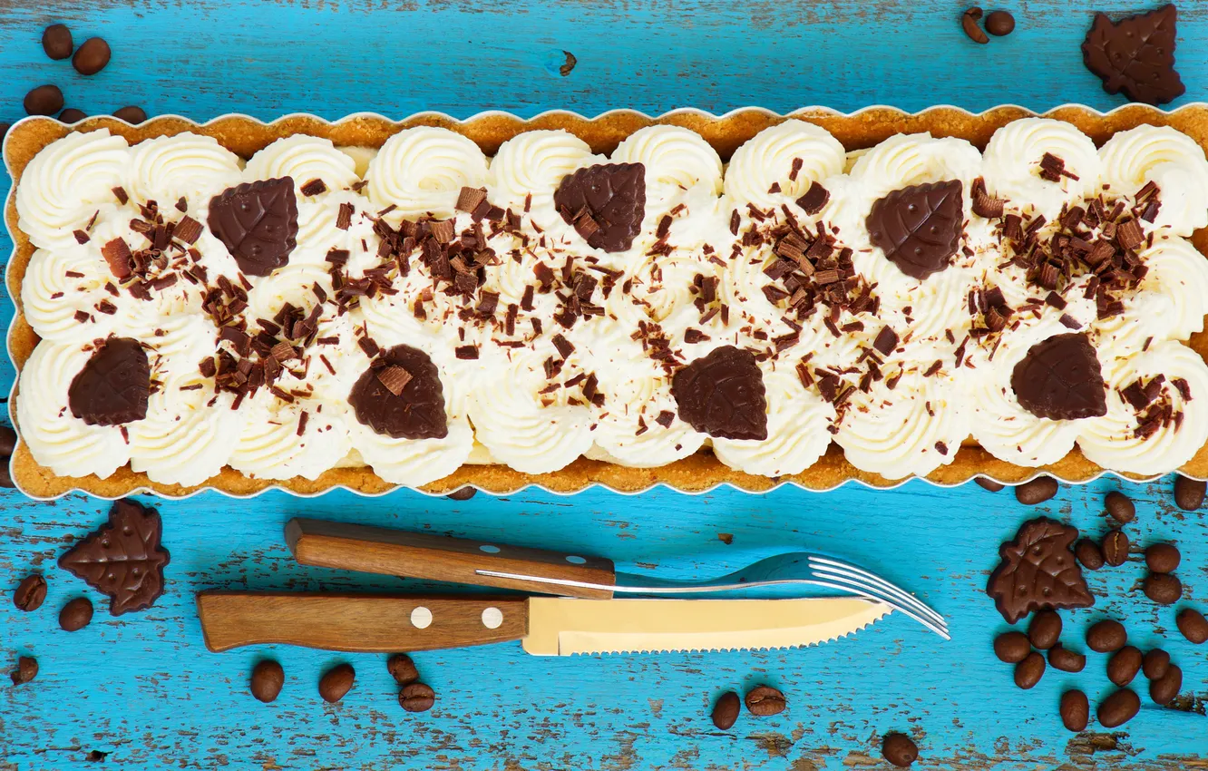 Фото обои шоколад, пирог, нож, вилка, крем, кофейные зерна, выпечка