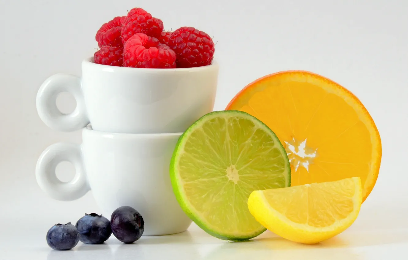 Фото обои ягоды, малина, лимон, апельсин, чашки, лайм, фрукты, цитрусы