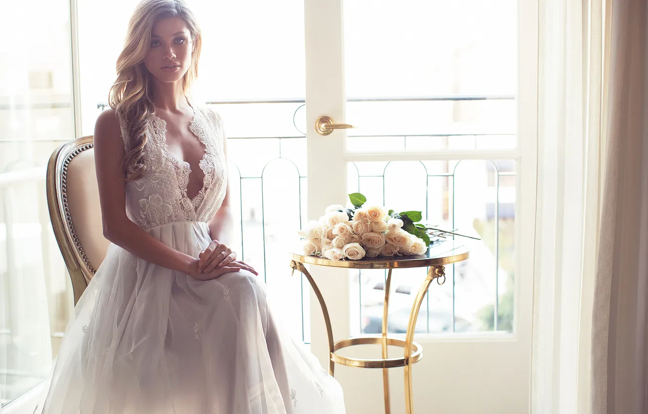 Фото обои girl, dress, beautiful, model, sweet, long-haired, tanned, slim