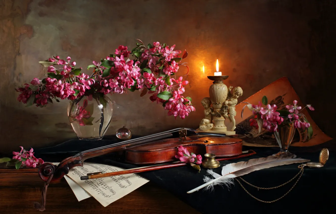Фото обои цветы, ноты, перо, скрипка, свеча, ваза