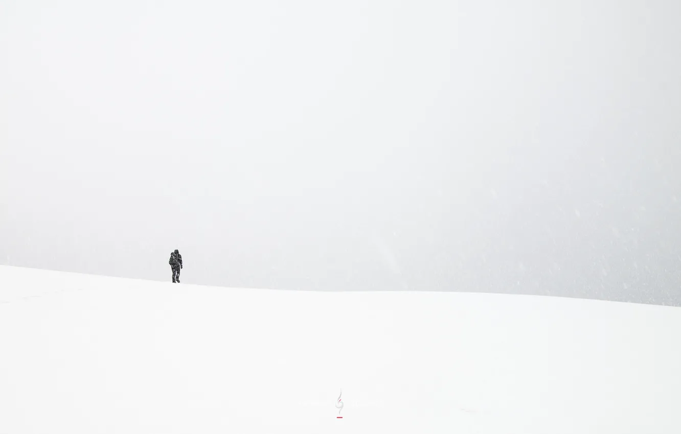 Фото обои поле, снег, человек