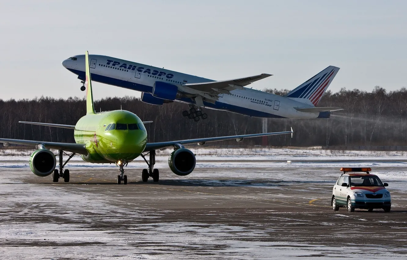 Фото обои Аэропорт, Boeing, Боинг, 777, Airbus, Аэробус, Сибирь, Трансаэро