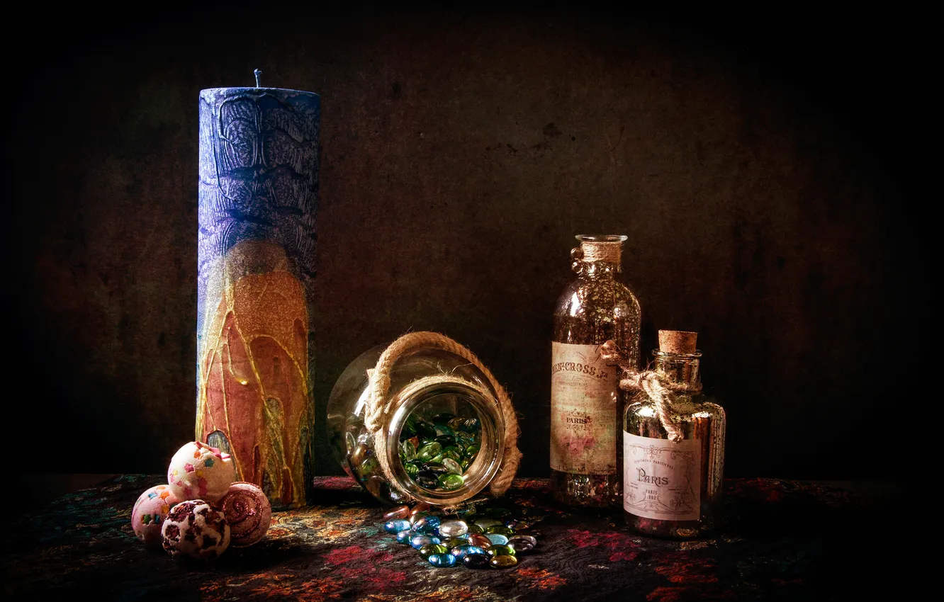 Фото обои свеча, конфеты, банка, леденцы, натюрморт