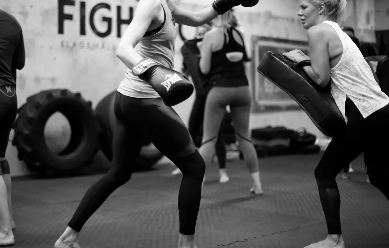 Фото обои training, white and black, kickboxing