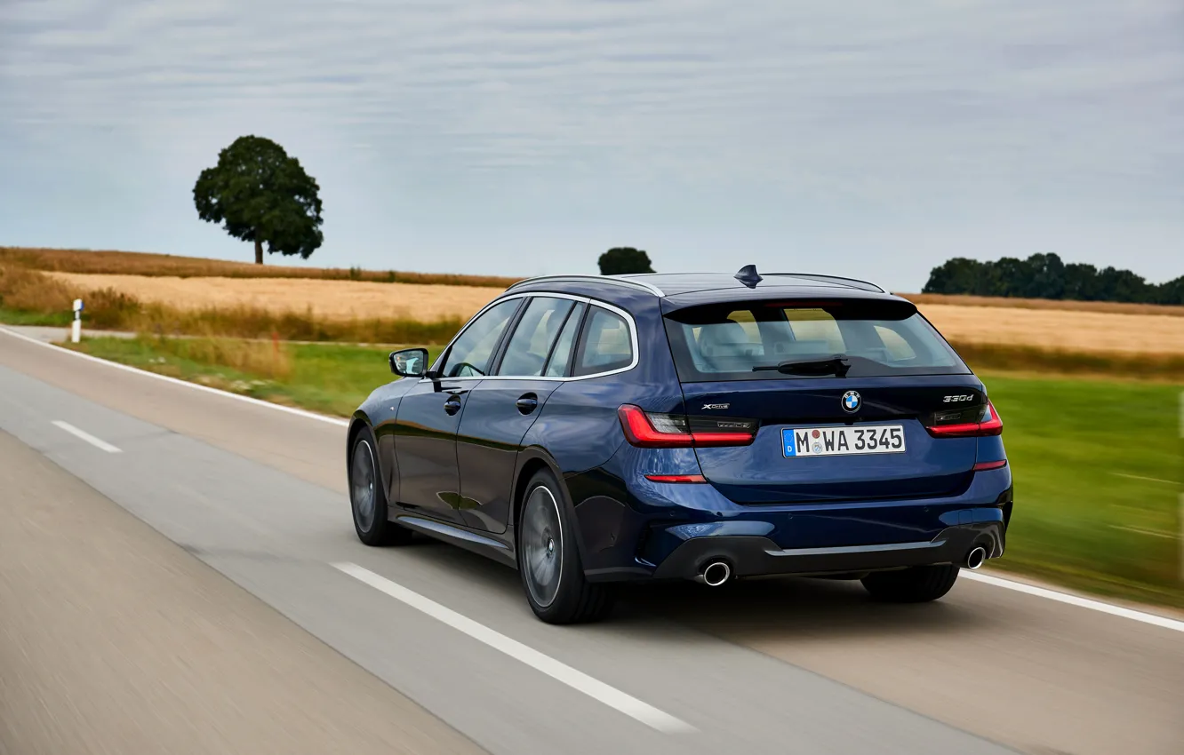 Фото обои движение, BMW, 3-series, универсал, тёмно-синий, 3er, 2020, G21