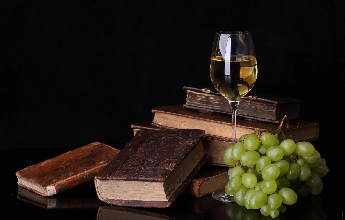 Фото обои стол, вино, бокал, книги, виноград, пища для ума